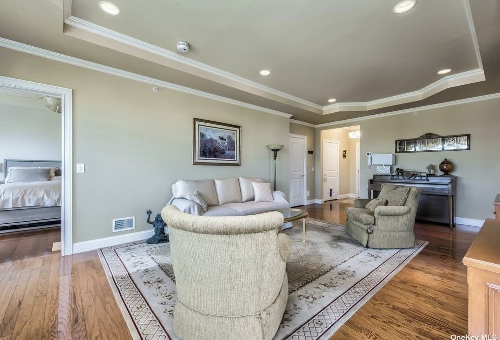 131 Roosevelt Way, Westbury NY  11590-6668 exterior