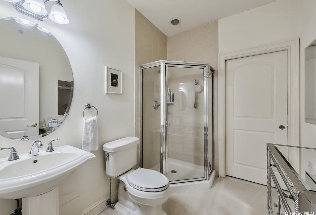 131 Roosevelt Way, Westbury NY  11590-6668 exterior