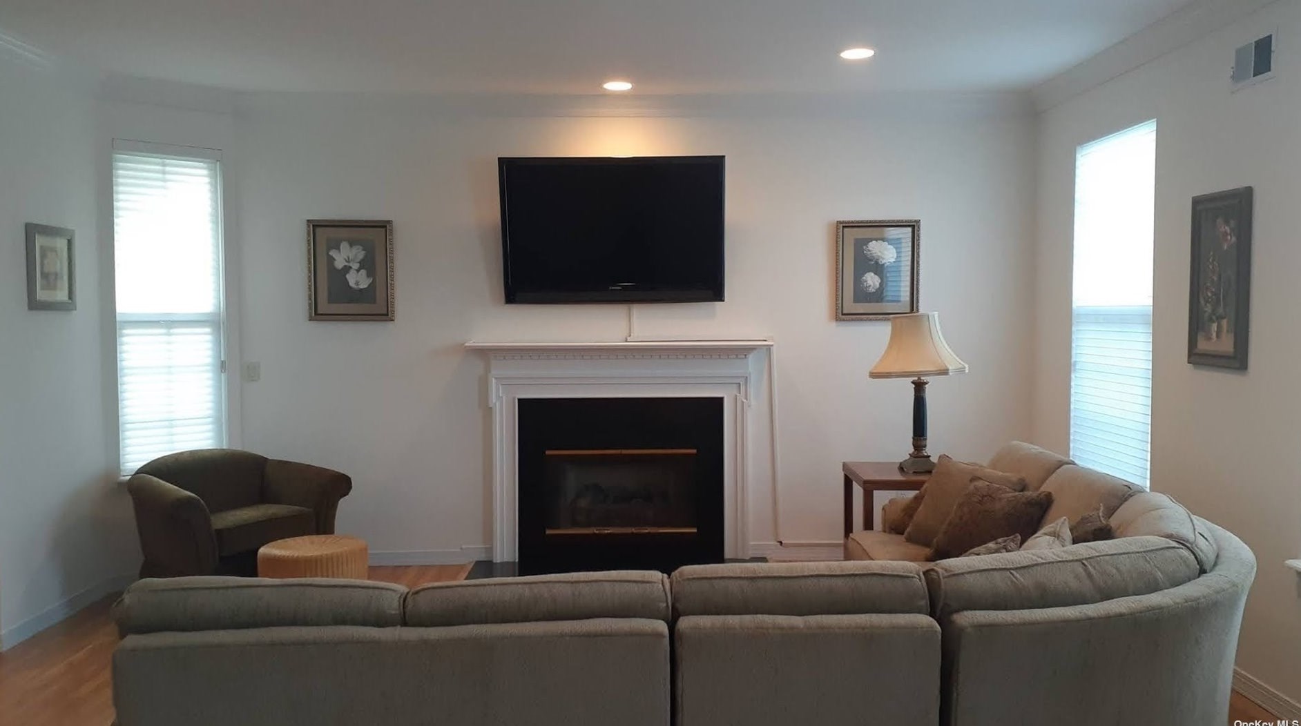 141 Paddington Cir, Smithtown NY  11787-5905 exterior