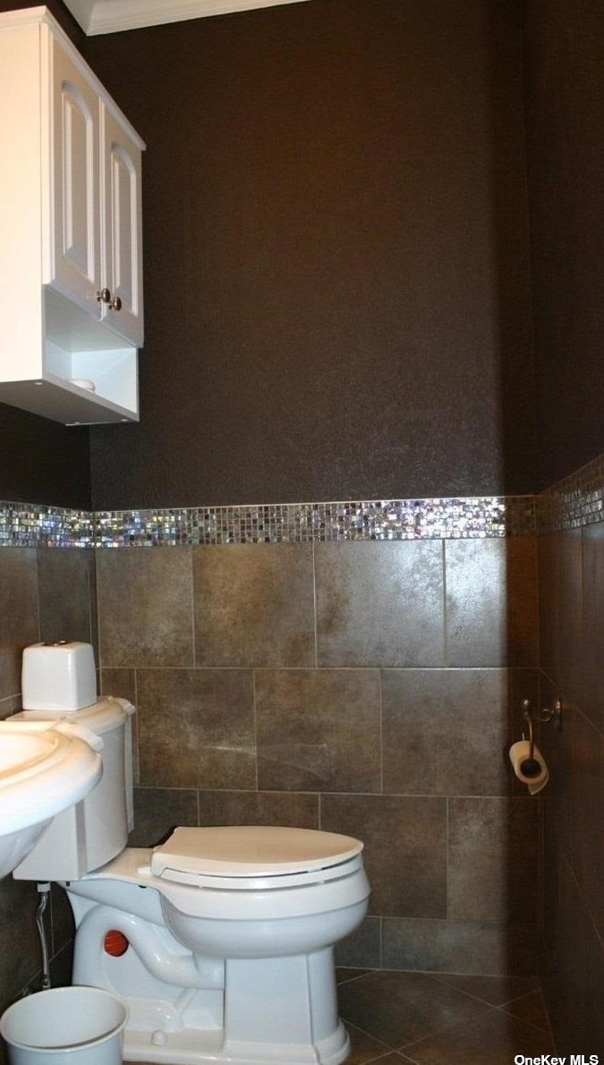 141 Paddington Cir, Smithtown NY  11787-5905 exterior