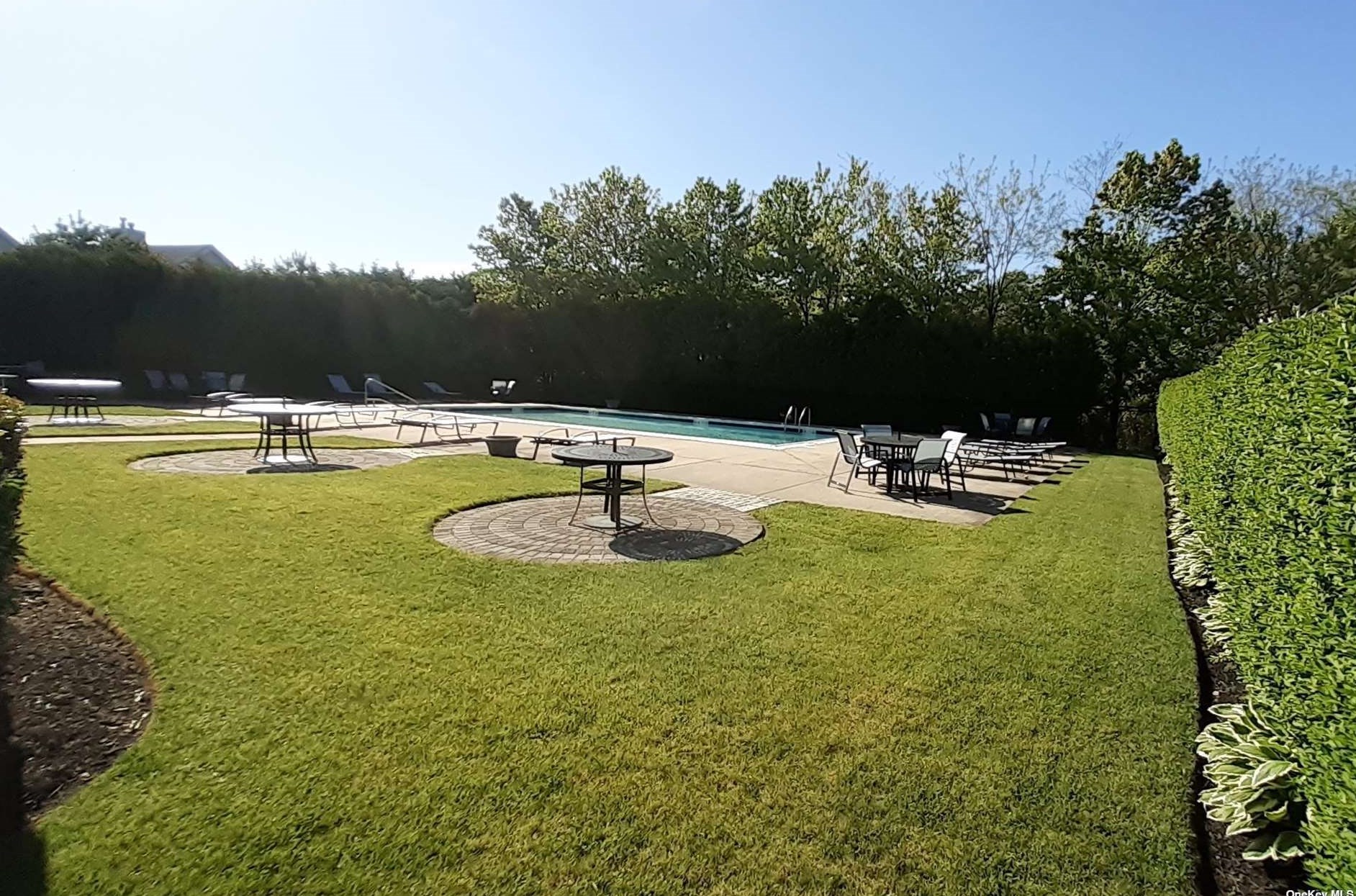 141 Paddington Cir, Smithtown NY  11787-5905 exterior