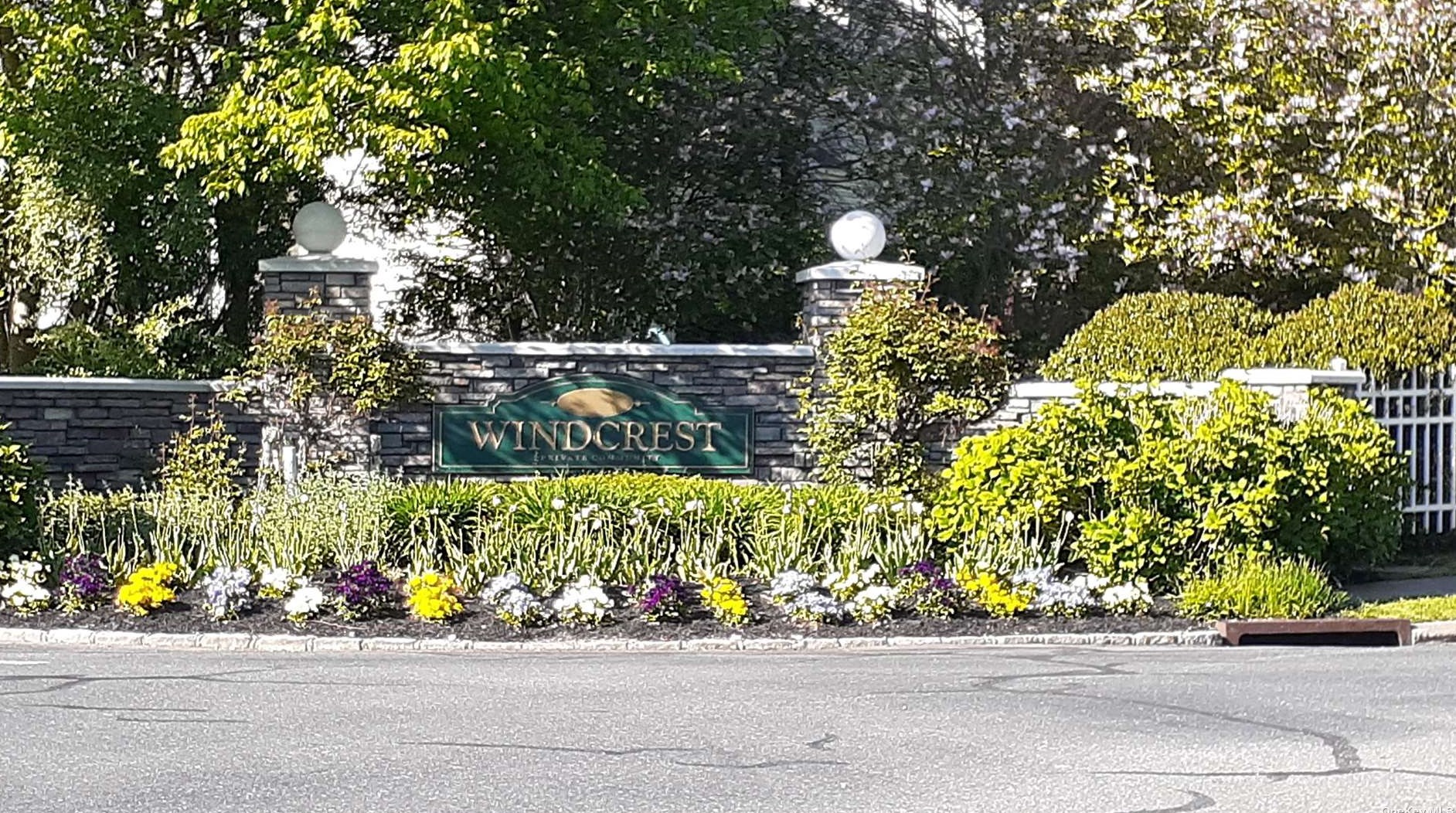 141 Paddington Cir, Smithtown NY  11787-5905 exterior