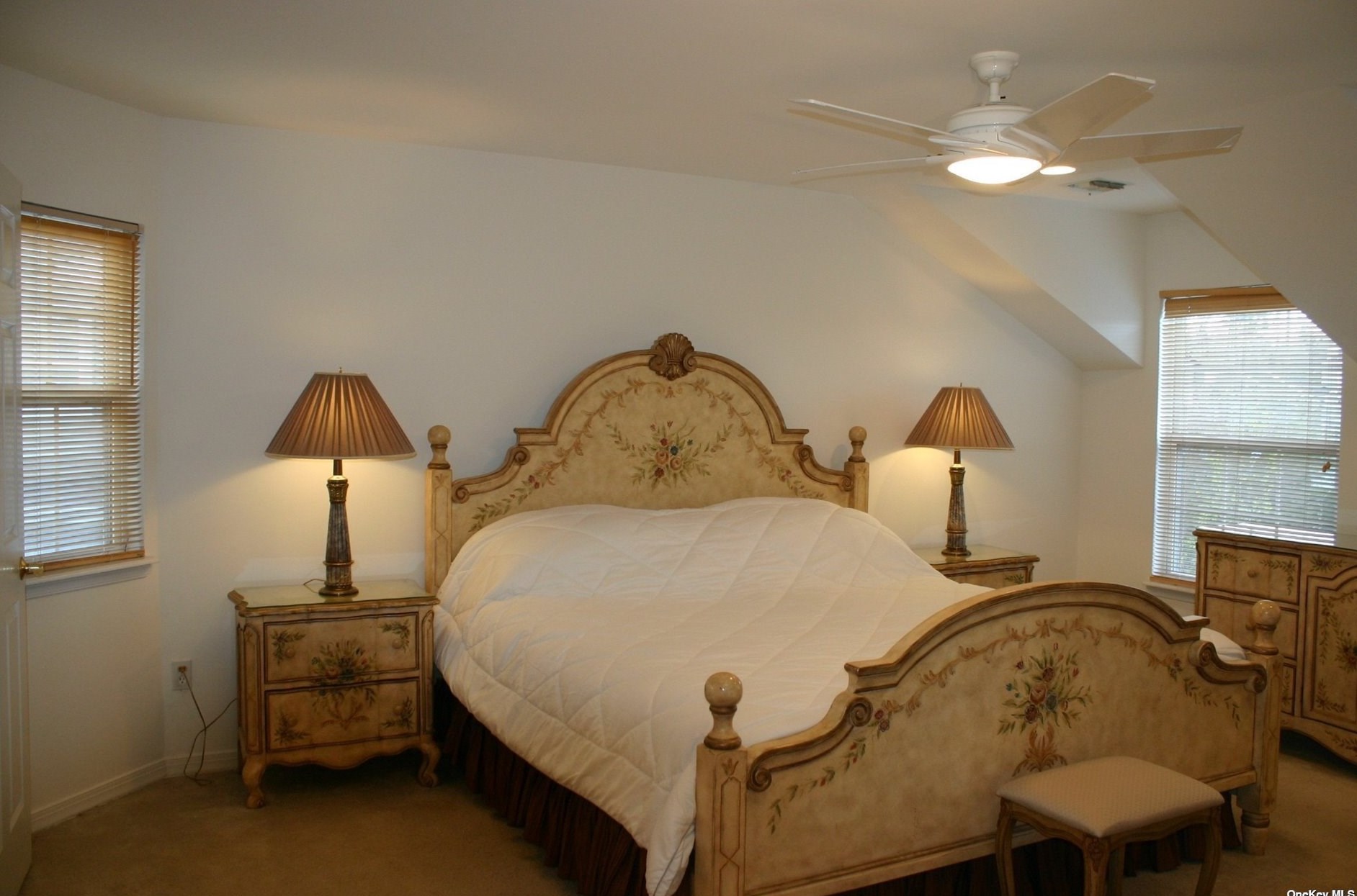 141 Paddington Cir, Smithtown NY  11787-5905 exterior