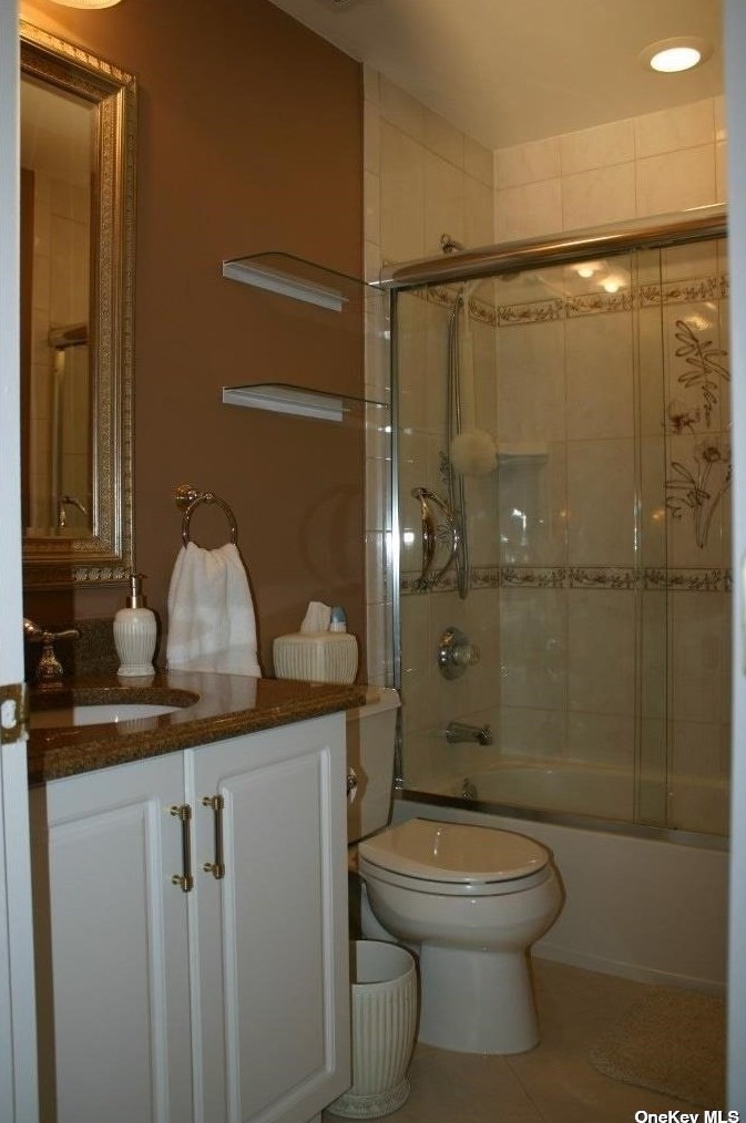 141 Paddington Cir, Smithtown NY  11787-5905 exterior