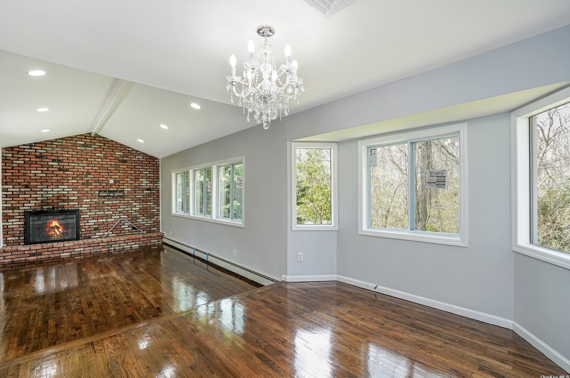 6 Monroe Ct, Smithtown NY  11787-1267 exterior