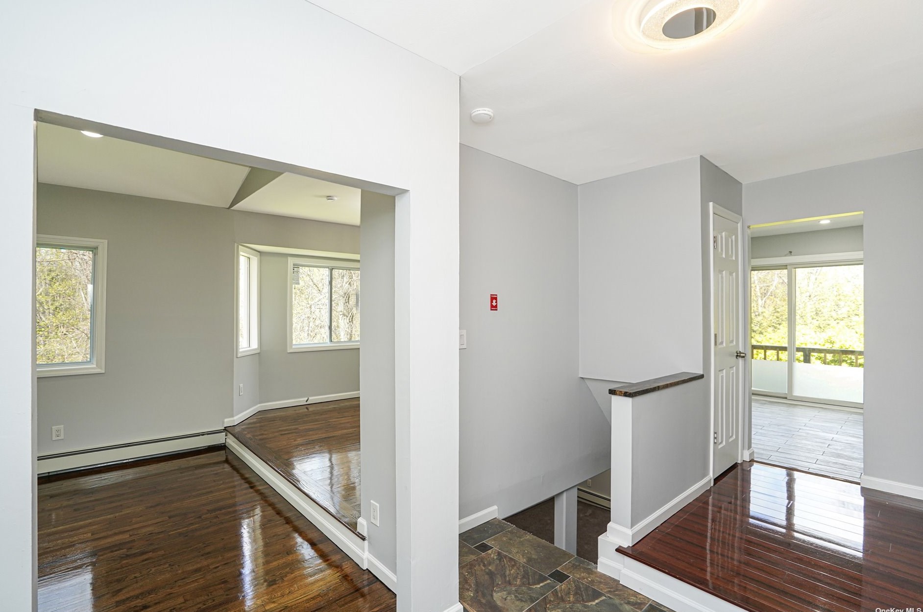 6 Monroe Ct, Smithtown NY  11787-1267 exterior