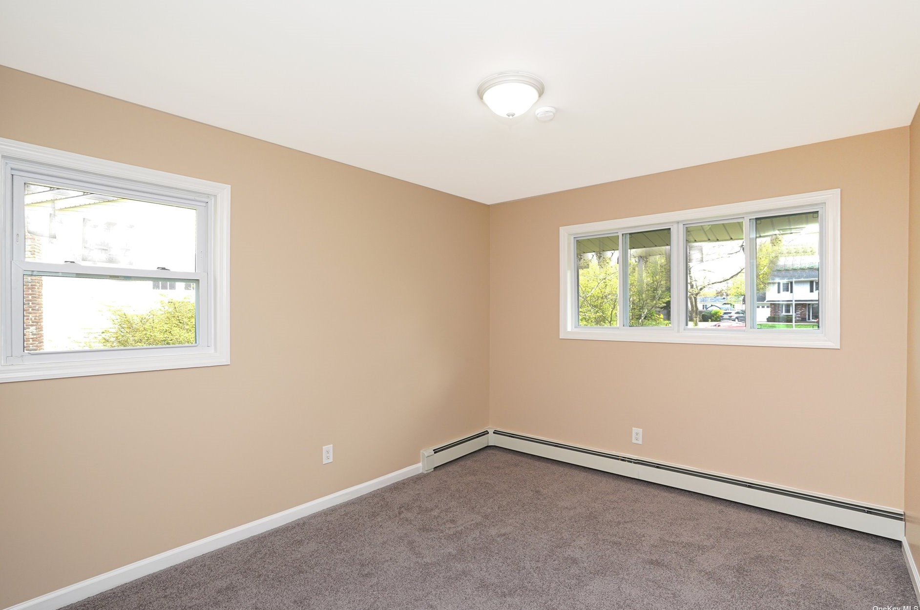 6 Monroe Ct, Smithtown NY  11787-1267 exterior