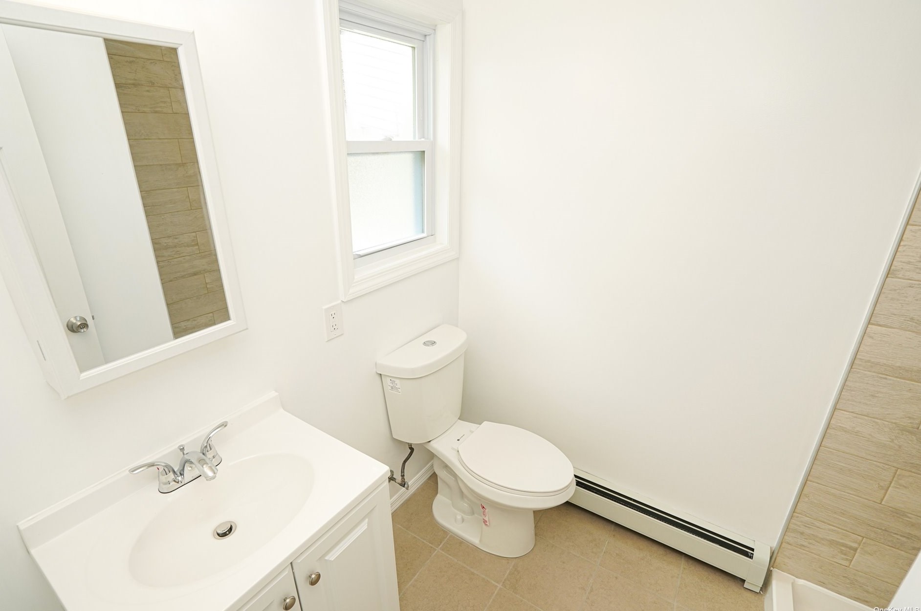 6 Monroe Ct, Smithtown NY  11787-1267 exterior