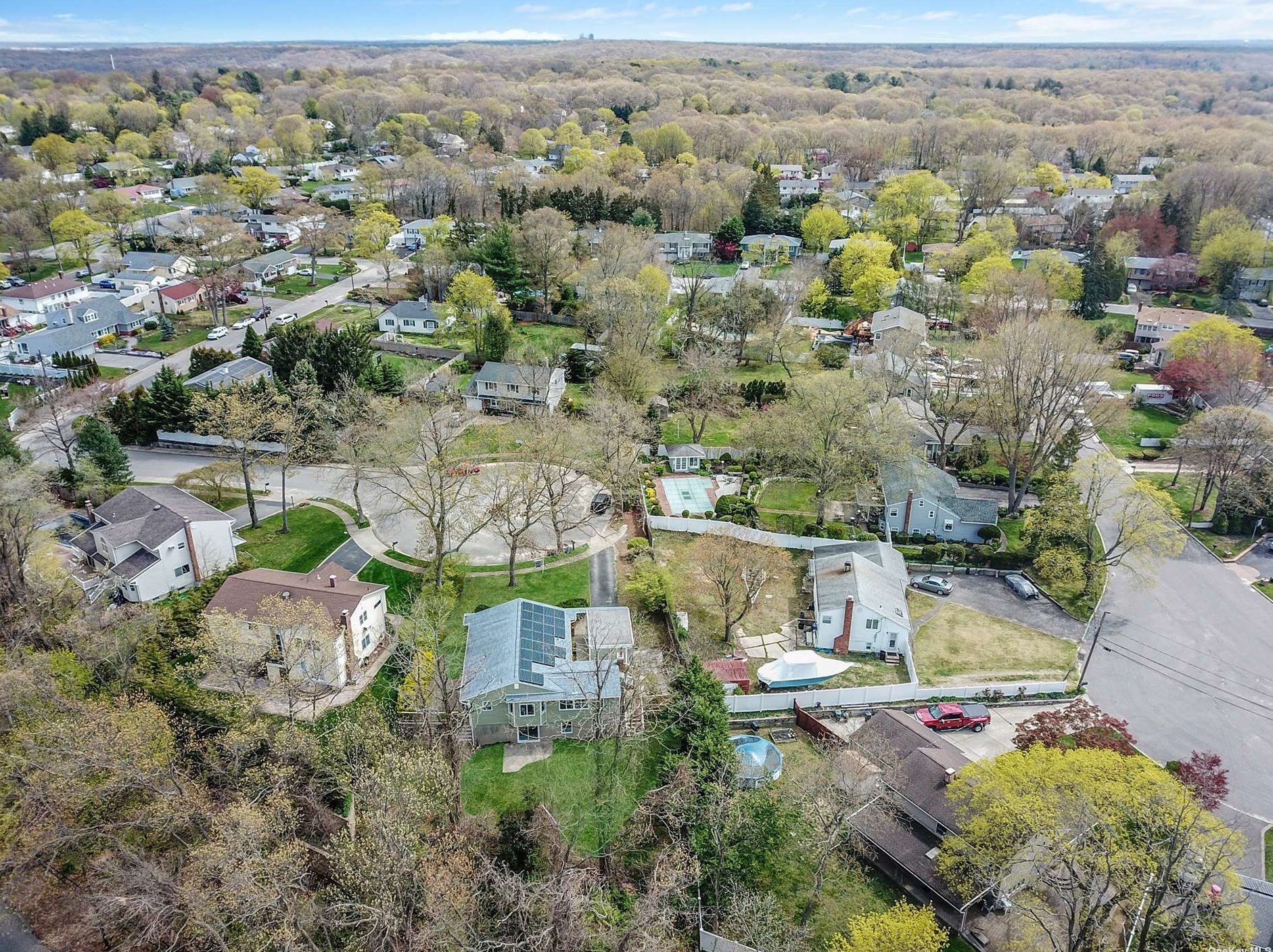 6 Monroe Ct, Smithtown NY  11787-1267 exterior