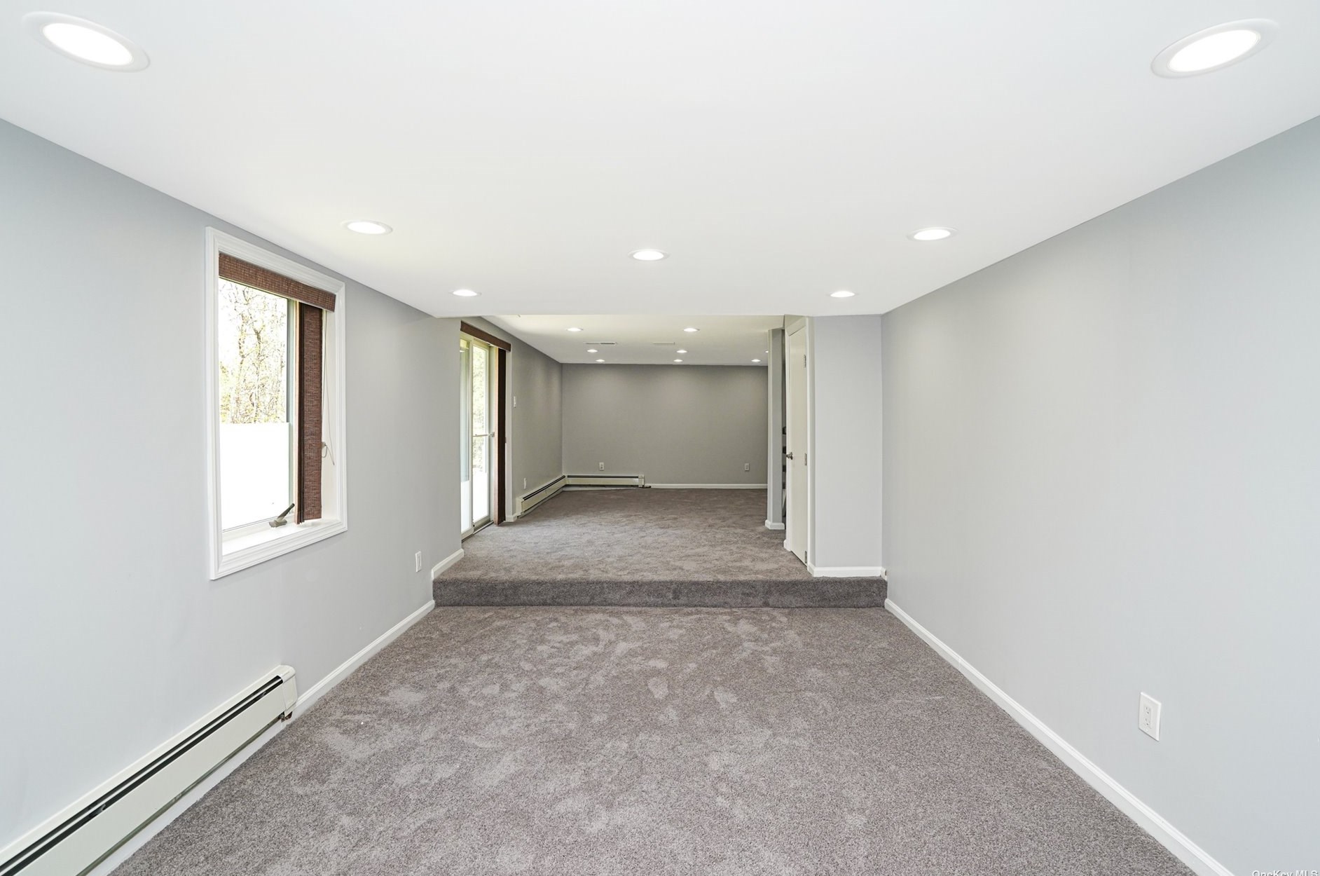 6 Monroe Ct, Smithtown NY  11787-1267 exterior