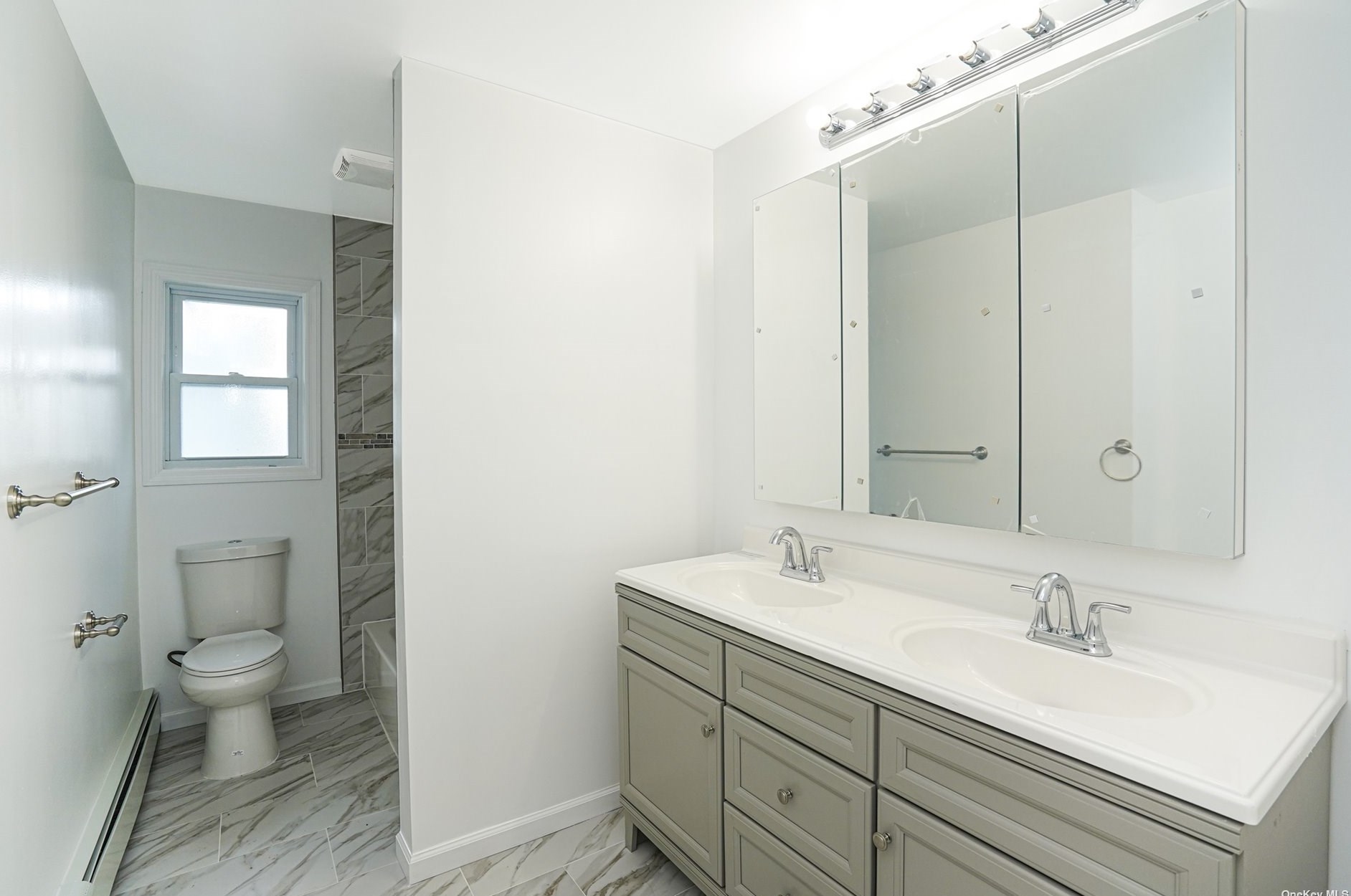 6 Monroe Ct, Smithtown NY  11787-1267 exterior