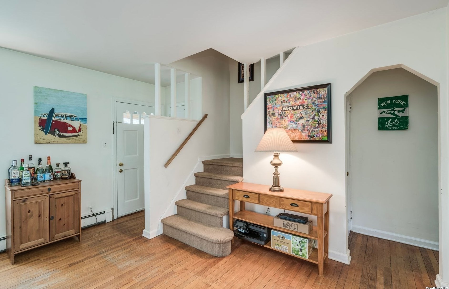 27 Dunlop Rd, Hunt NY 11743-3932 exterior