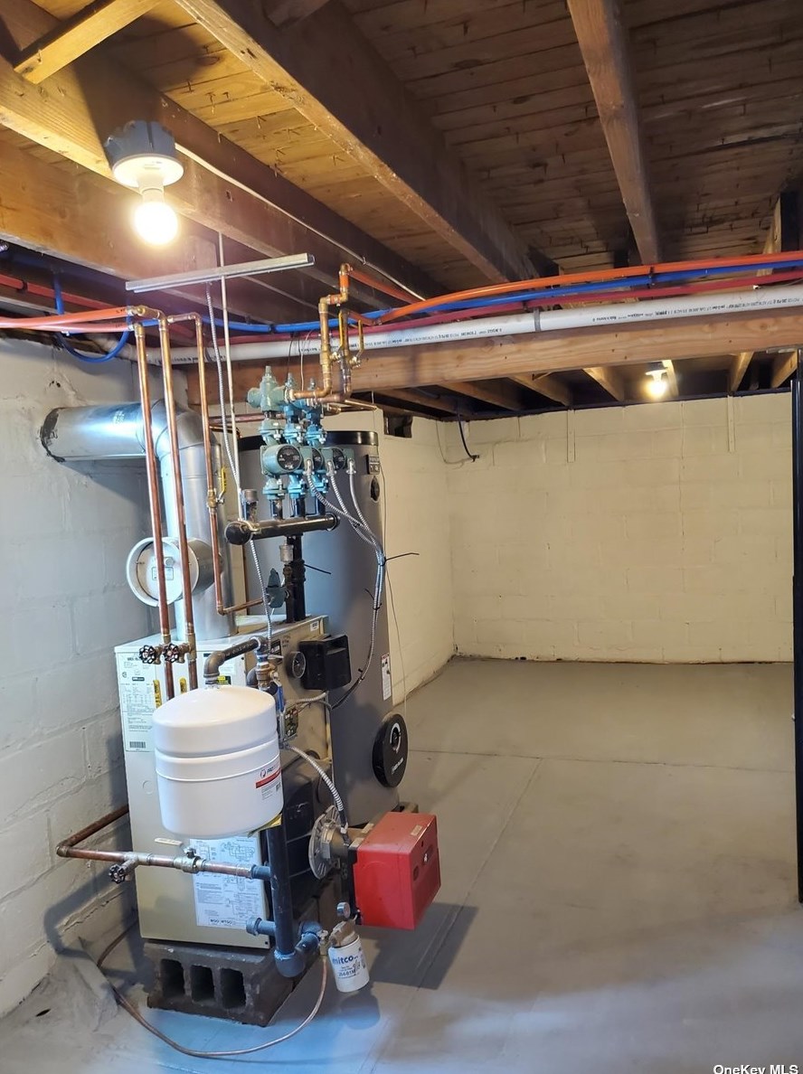 127 Trafalgar Dr, Smith Point NY  11967-4417 exterior