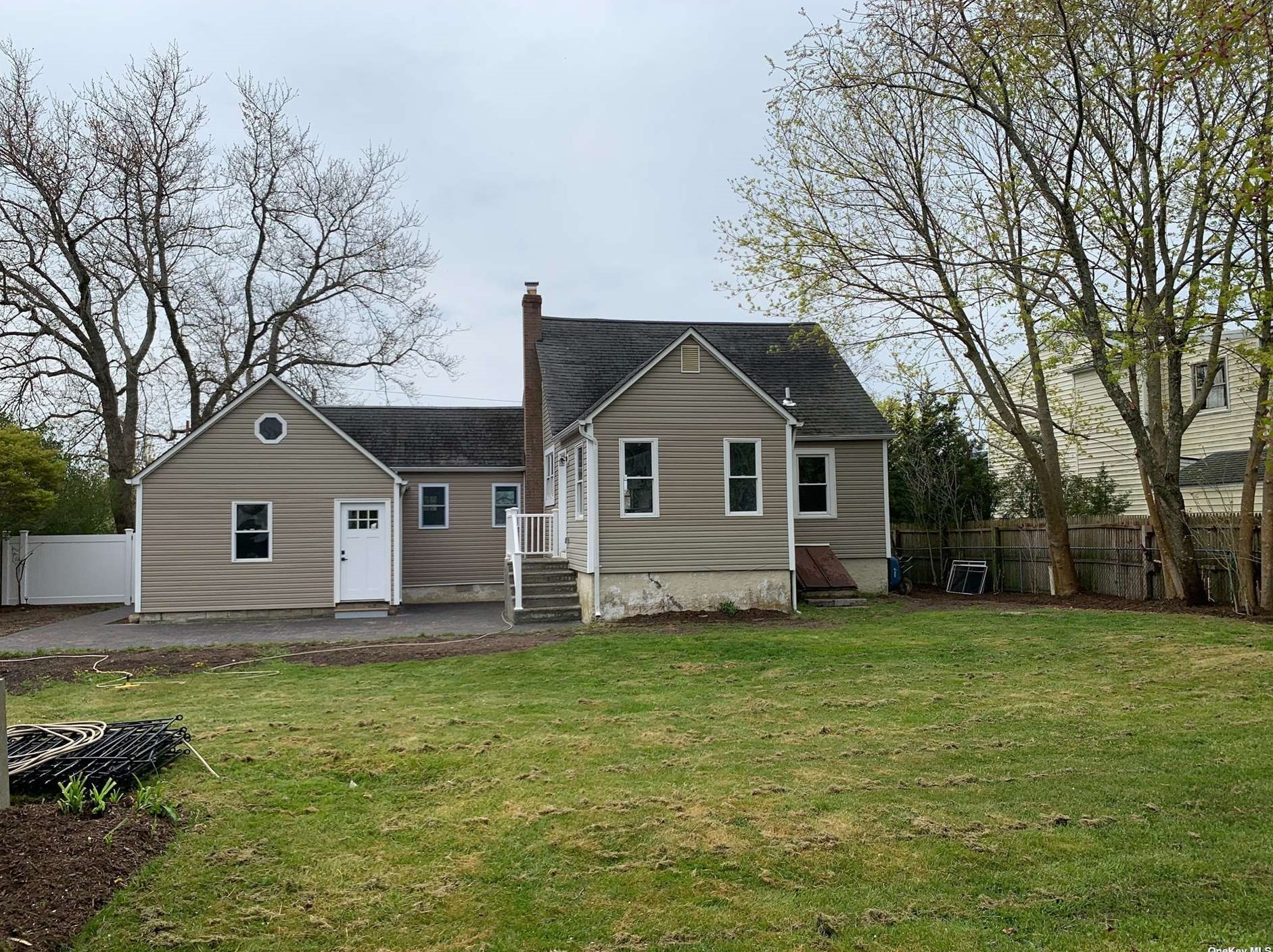 127 Trafalgar Dr, Smith Point NY  11967-4417 exterior