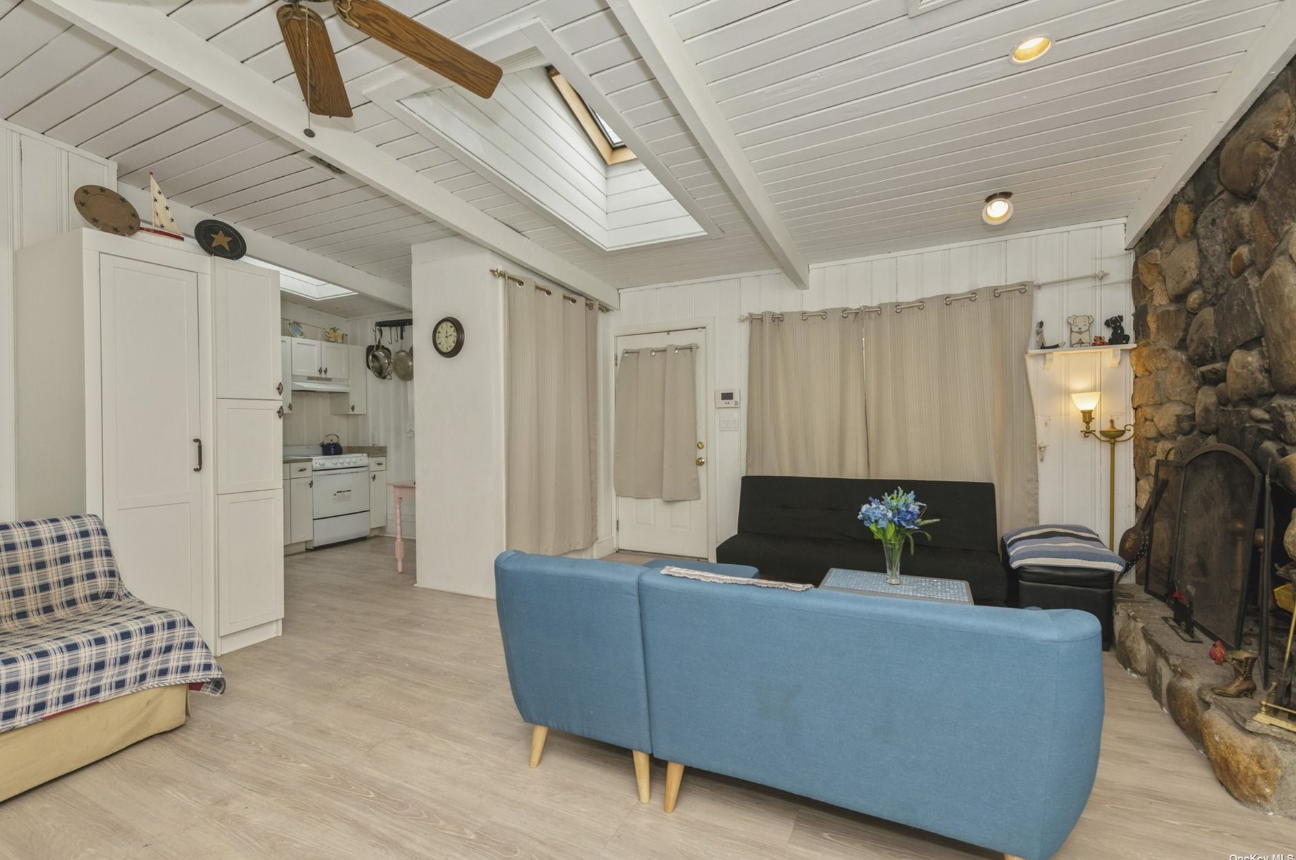 22 Washington Ave, Hampton Bays NY  11946-3037 exterior