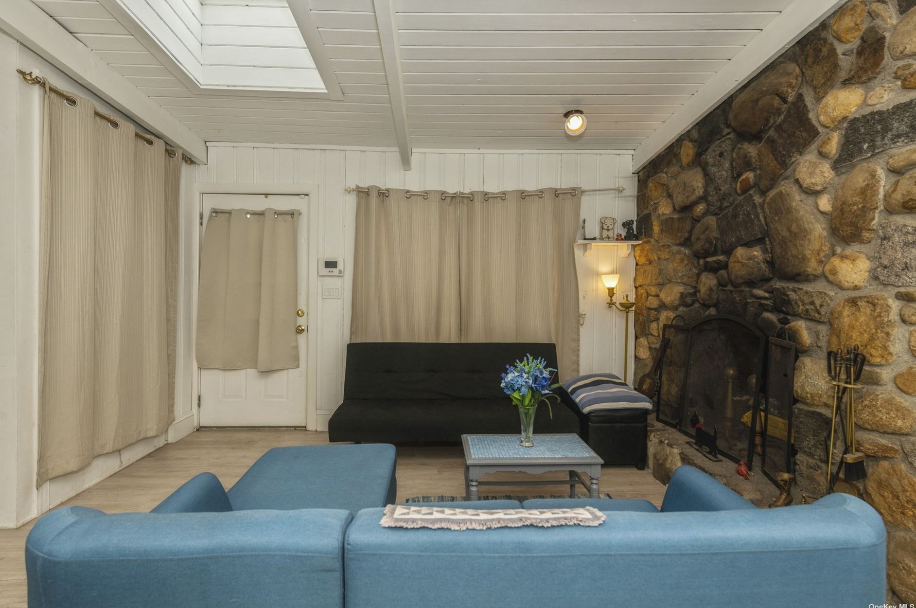 22 Washington Ave, Hampton Bays NY  11946-3037 exterior