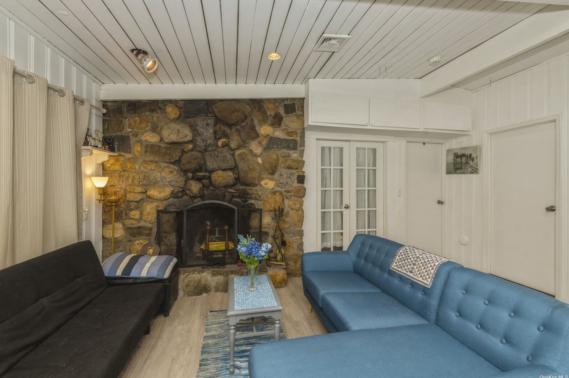 22 Washington Ave, Hampton Bays NY  11946-3037 exterior