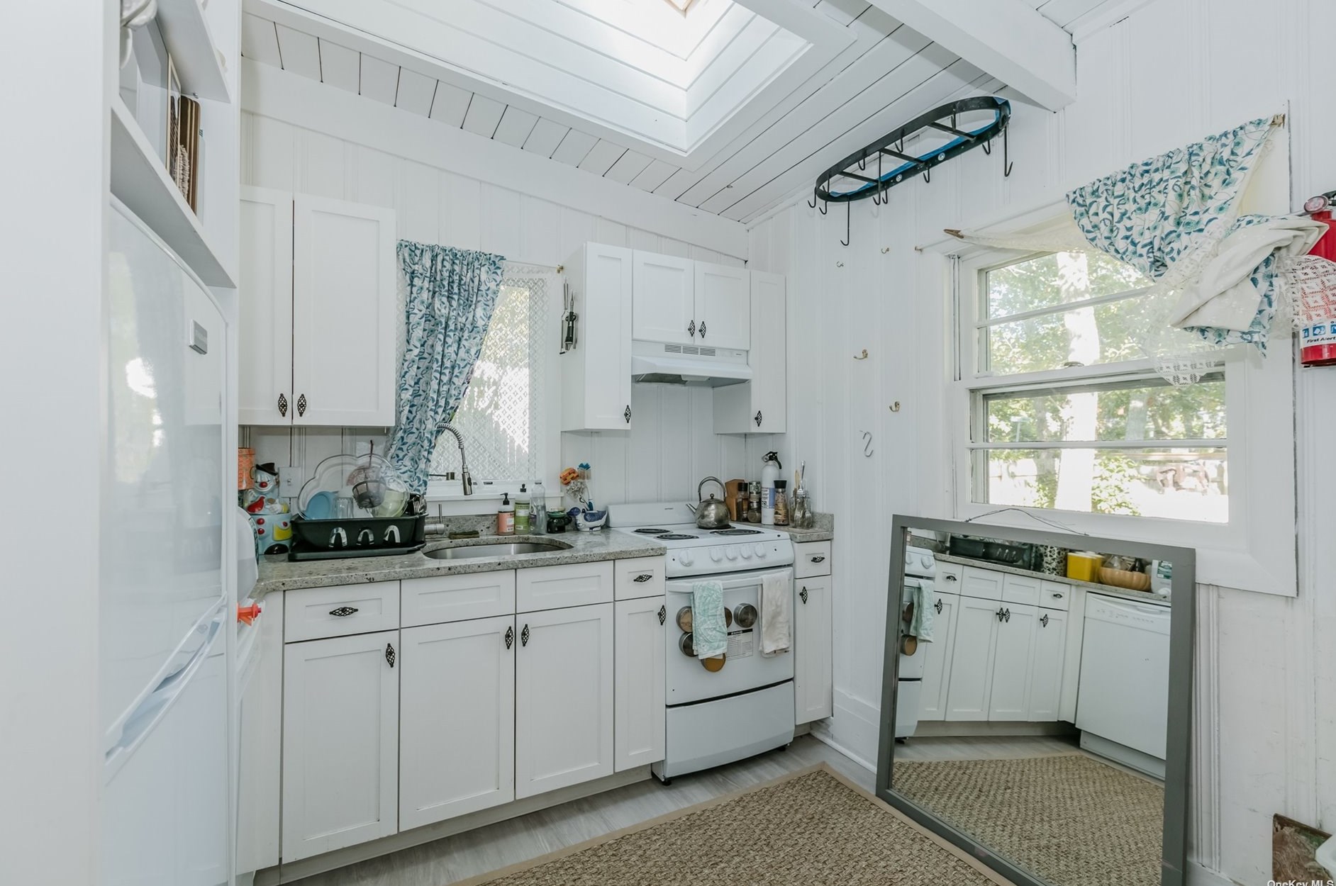 22 Washington Ave, Hampton Bays NY  11946-3037 exterior