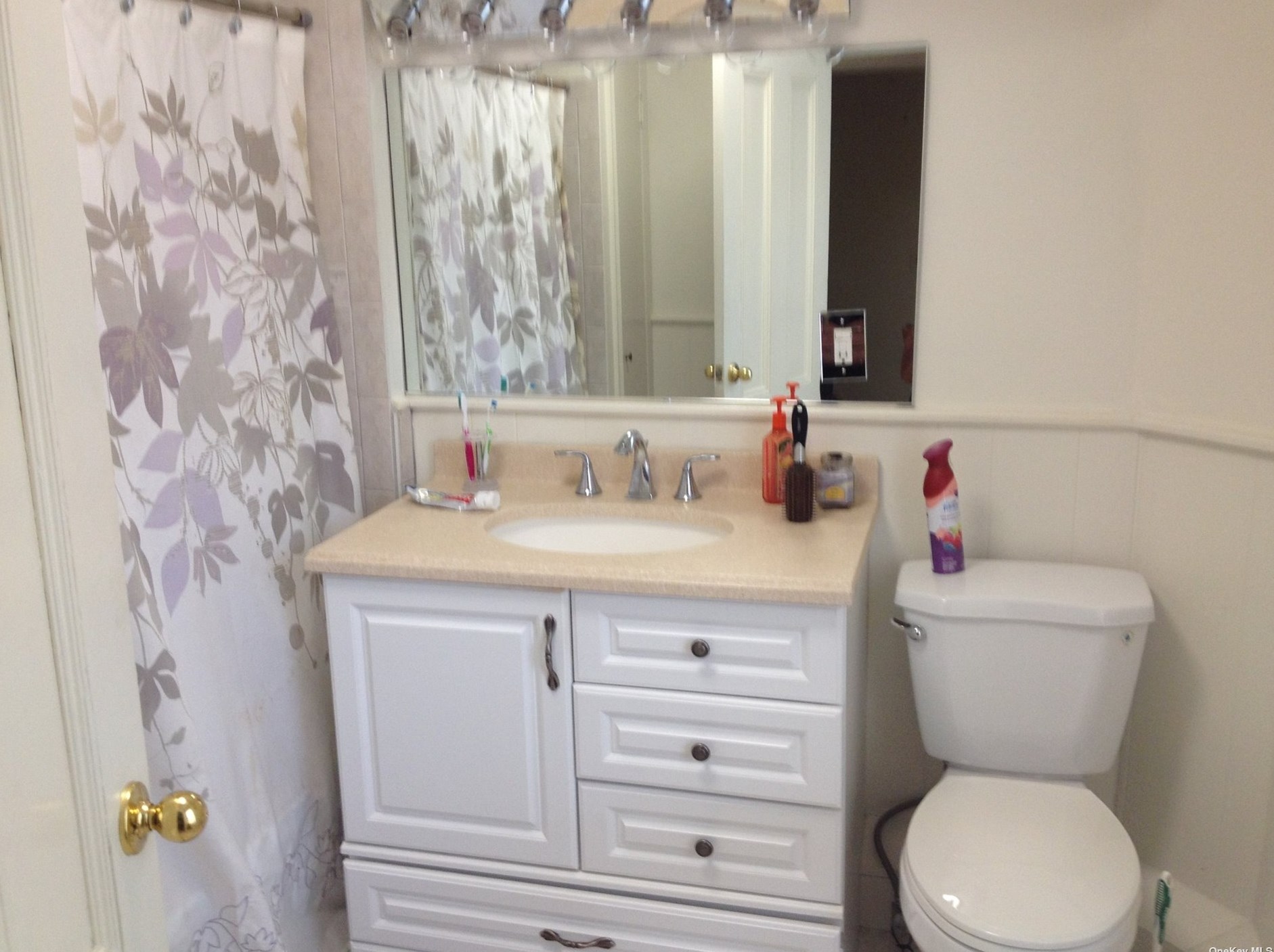 39 Carver St, Hunt NY  11743-3433 exterior