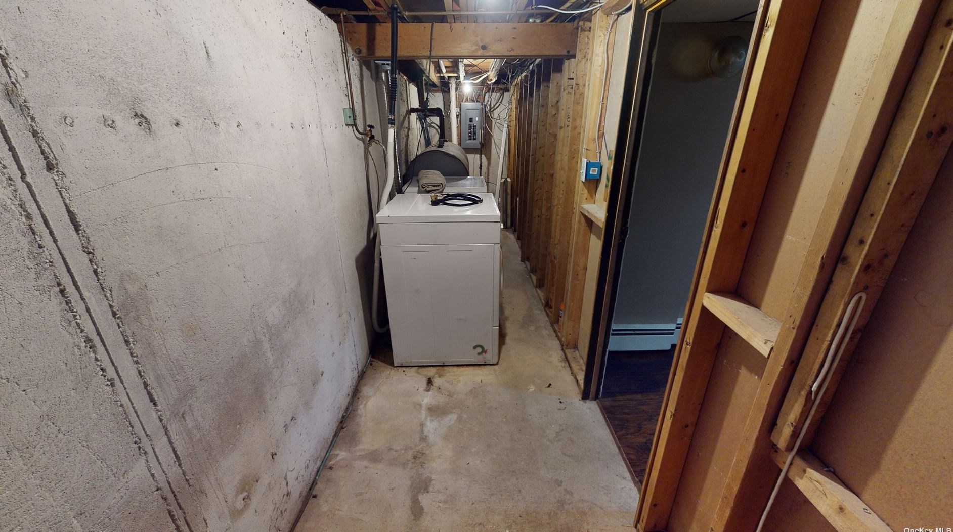 462 Adirondack Dr, Farmingville NY  11738-2043 exterior