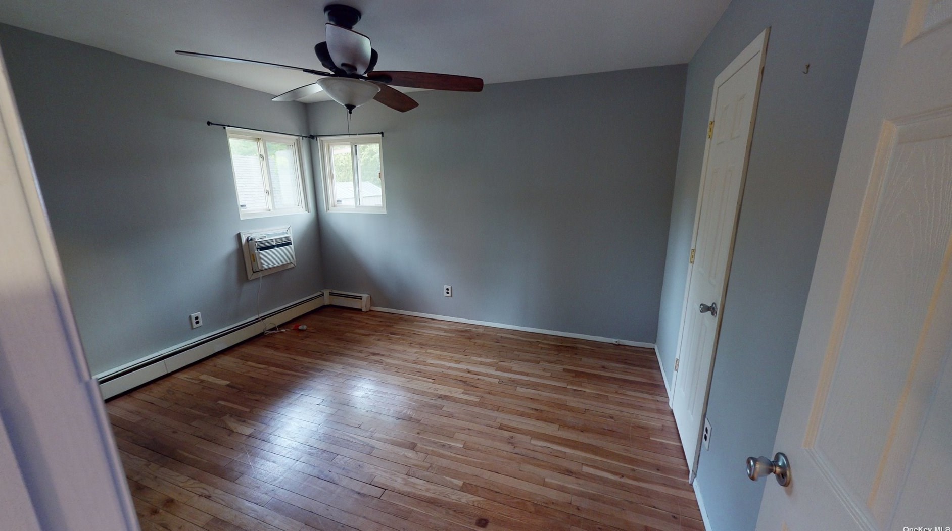 462 Adirondack Dr, Farmingville NY  11738-2043 exterior