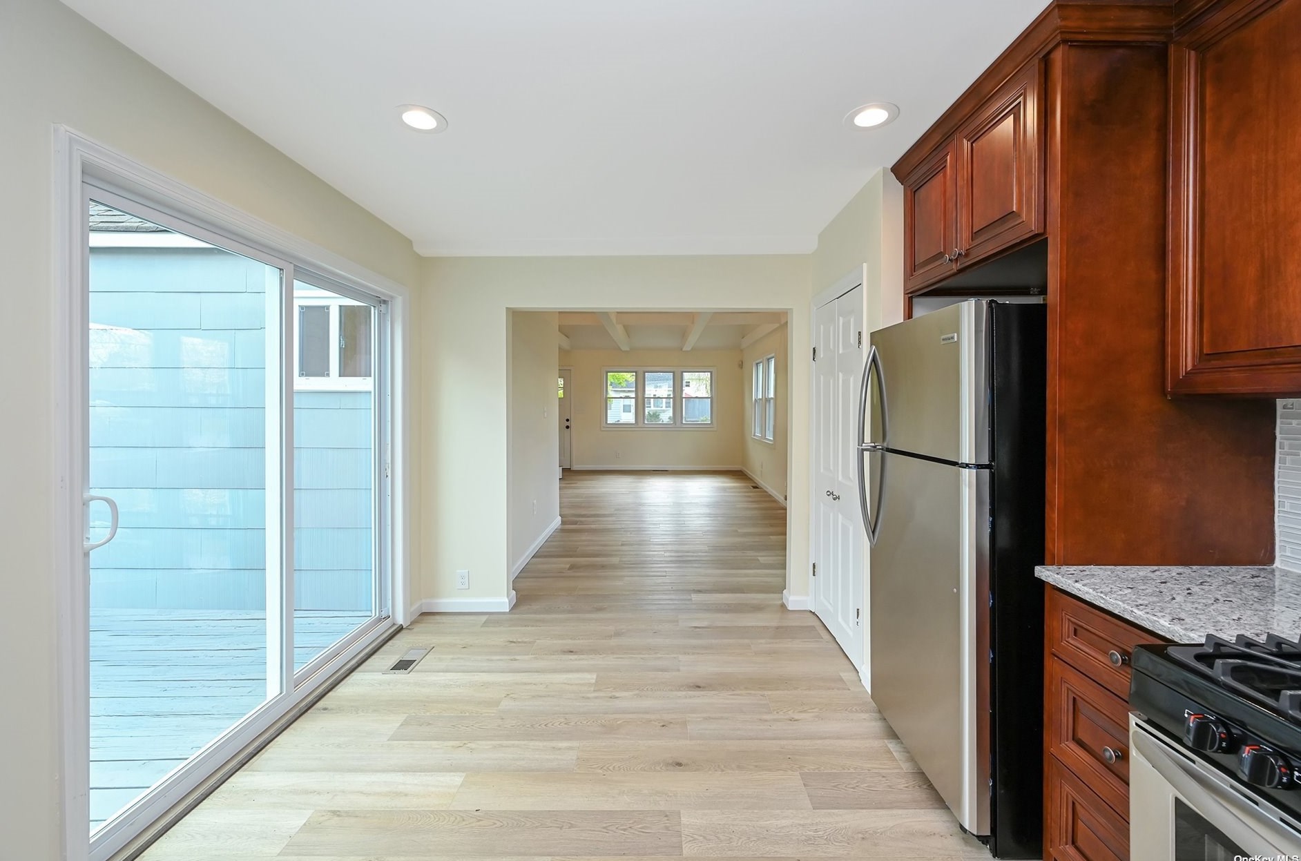 21 Birchwood Dr, Smith Point NY  11967-3907 exterior