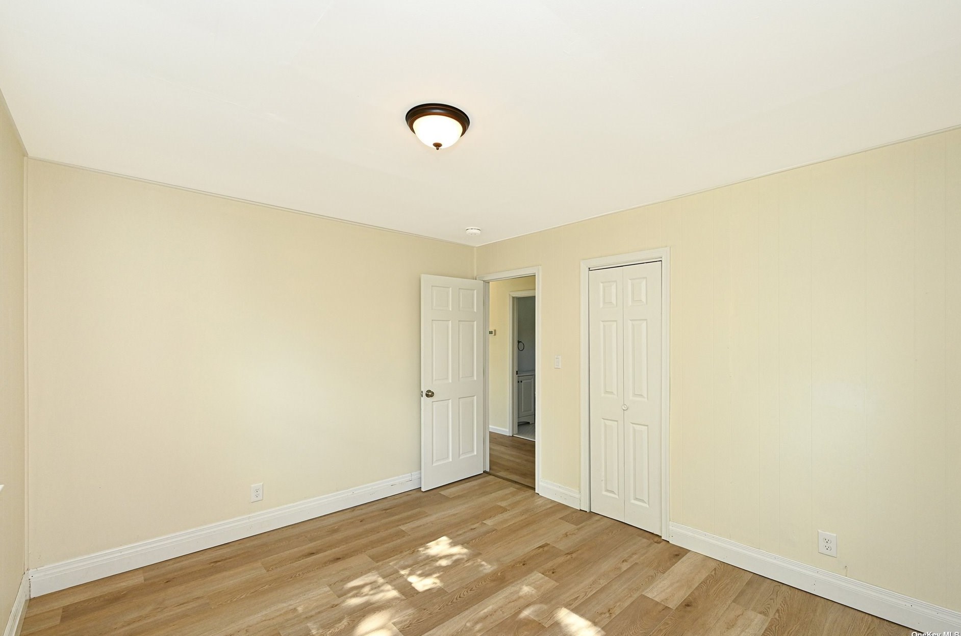 21 Birchwood Dr, Smith Point NY  11967-3907 exterior