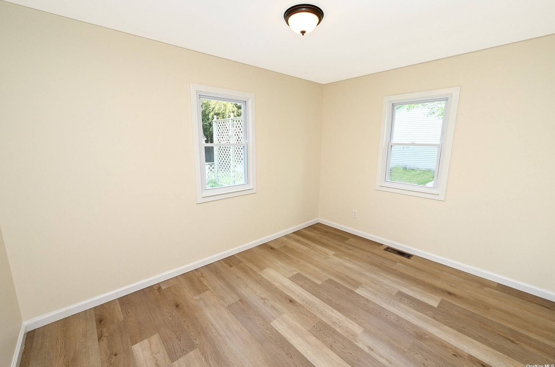 21 Birchwood Dr, Smith Point NY  11967-3907 exterior