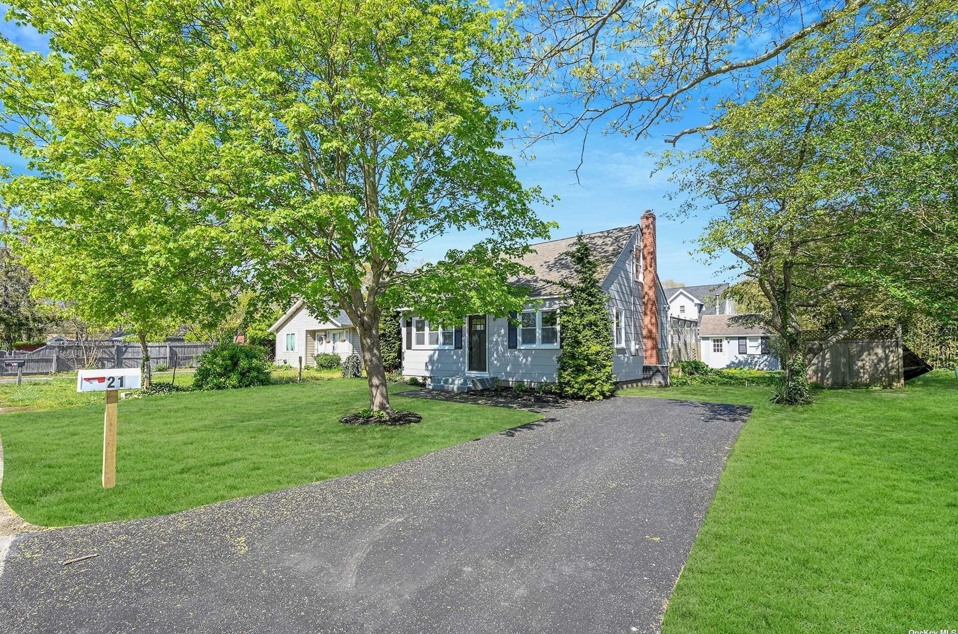 21 Birchwood Dr, Smith Point NY  11967-3907 exterior