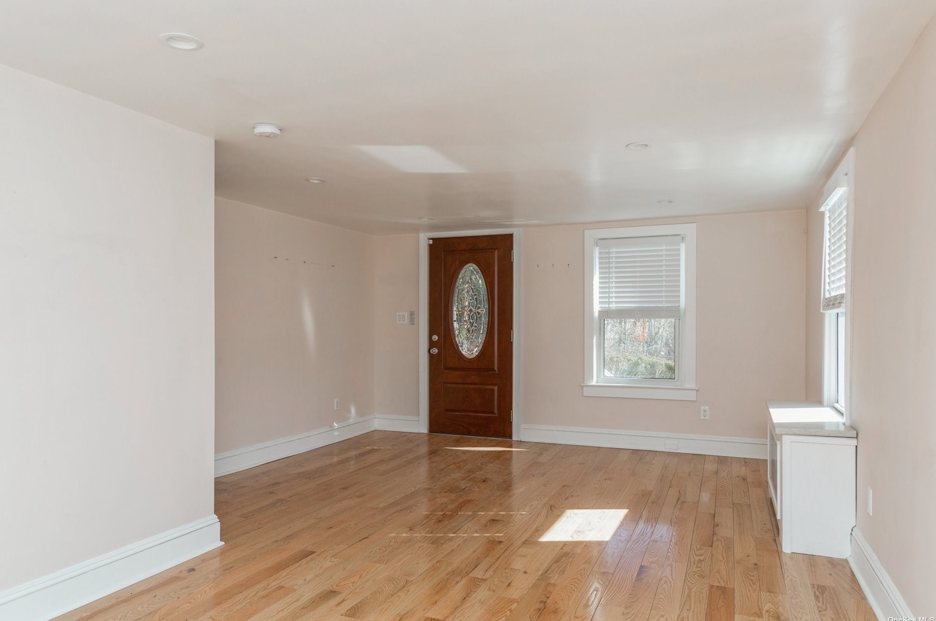 3 3rd St, East Hills NY  11548-1307 exterior