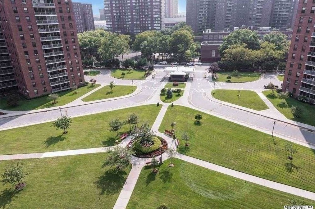 6135 98th St, Flushing NY  11374-1426 exterior