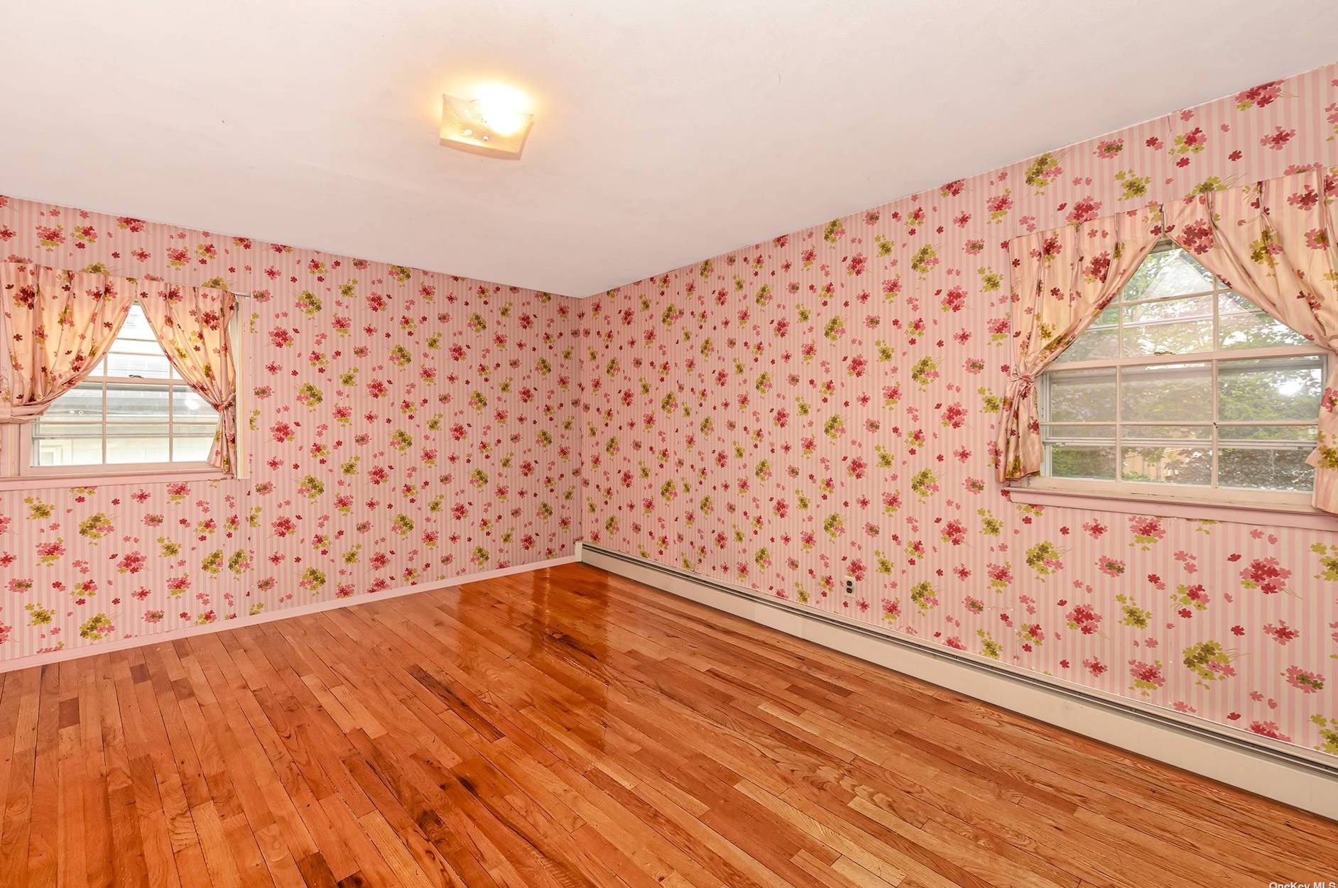 2905 Oceanside Rd, Rockville Centre NY  11572-3149 exterior