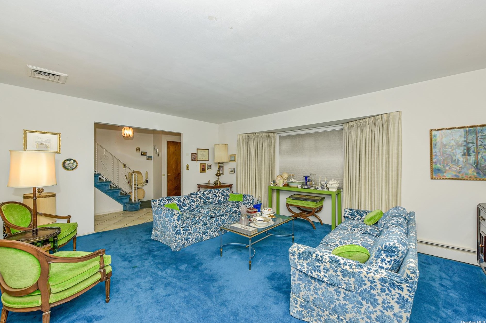 2905 Oceanside Rd, Rockville Centre NY  11572-3149 exterior