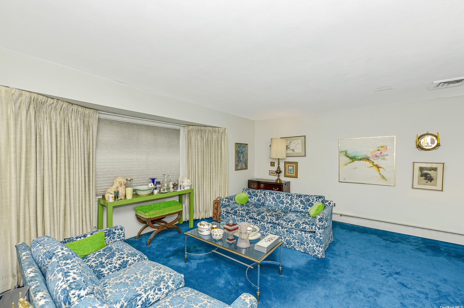 2905 Oceanside Rd, Rockville Centre NY  11572-3149 exterior