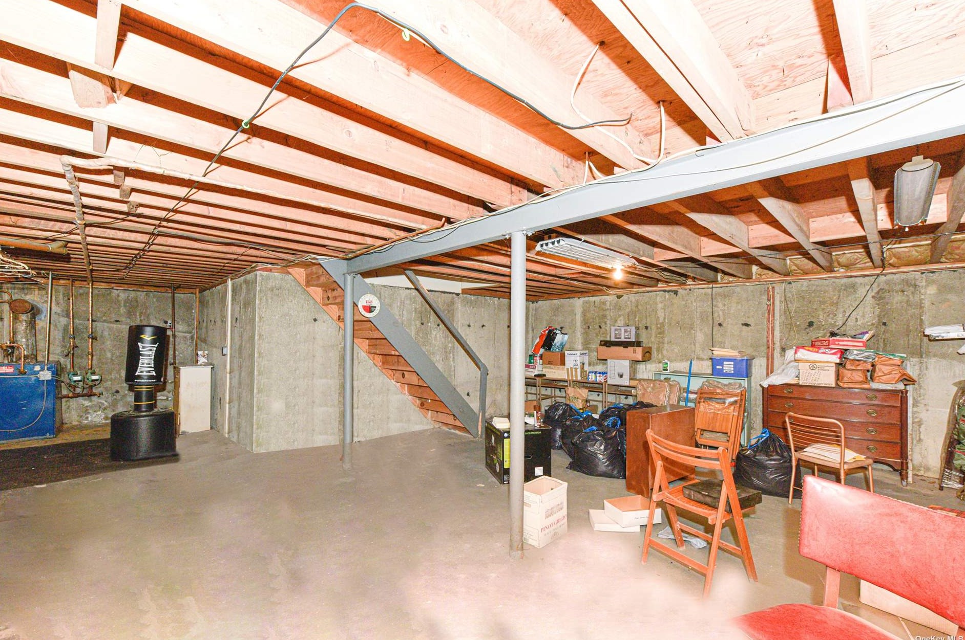 2905 Oceanside Rd, Rockville Centre NY  11572-3149 exterior