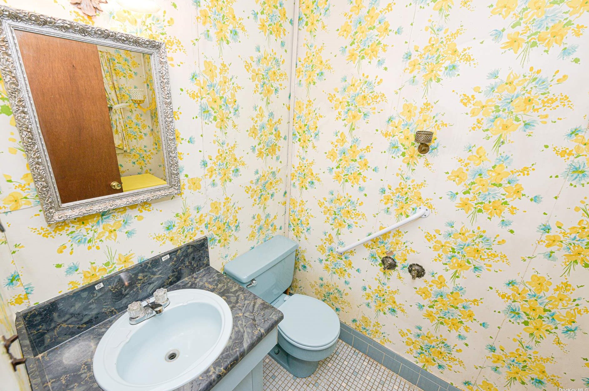 2905 Oceanside Rd, Rockville Centre NY  11572-3149 exterior