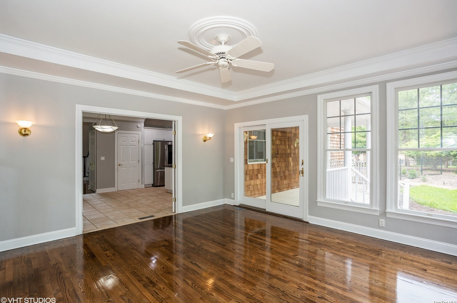 18 Watercrest Ct, Head Of The Harbor NY  11780-9702 exterior