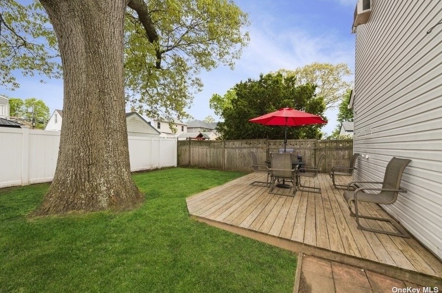 100 Webster St, North Merrick NY  11566-2619 exterior