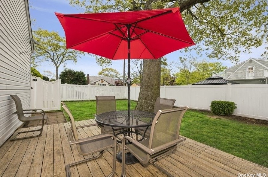 100 Webster St, North Merrick NY  11566-2619 exterior