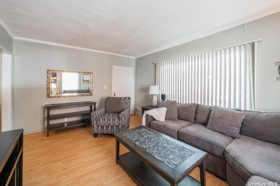 73-43 198th St, Flushing NY  11366-3938 exterior