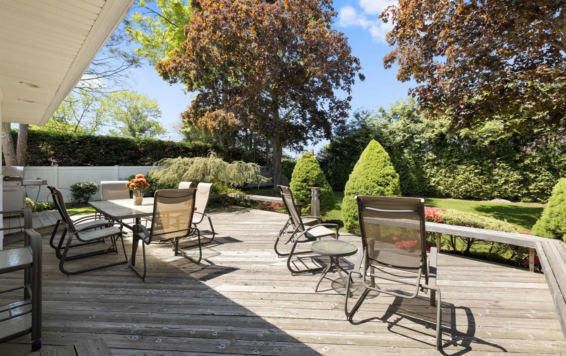 12 Ann Dr, Syosset NY  11791-5904 exterior