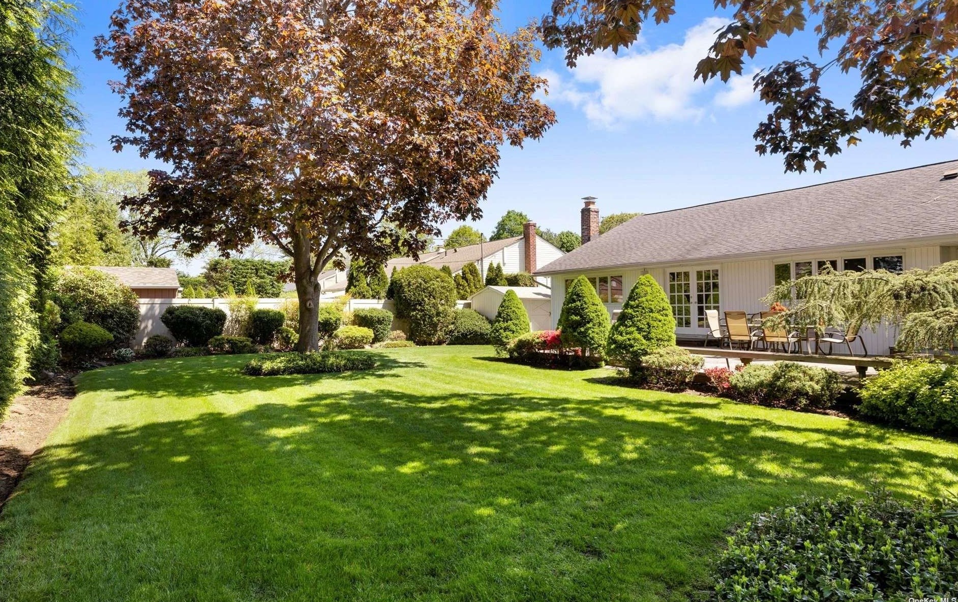 12 Ann Dr, Syosset NY  11791-5904 exterior