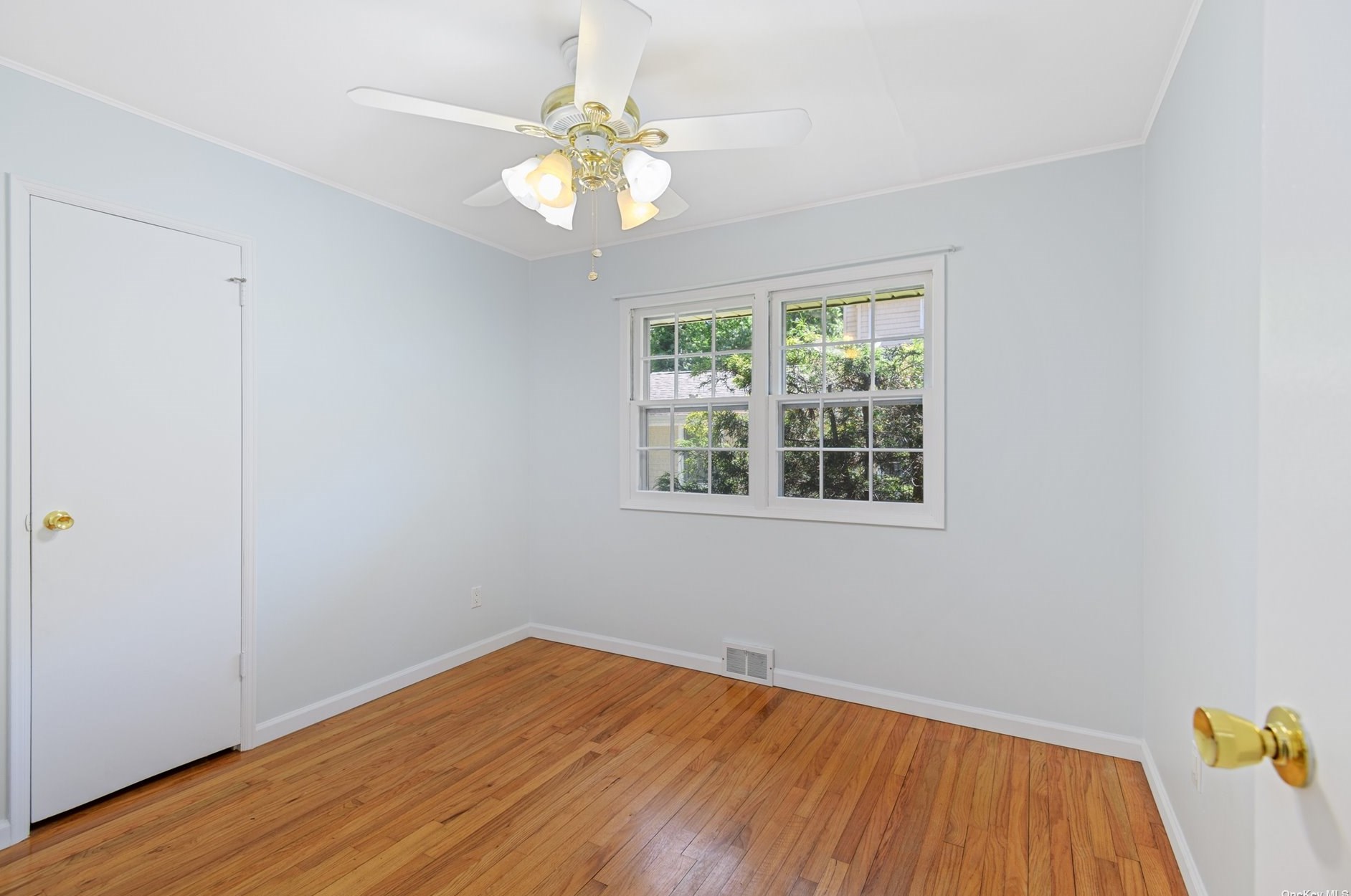 1400 Westview Dr, Mattituck NY  11952-2949 exterior