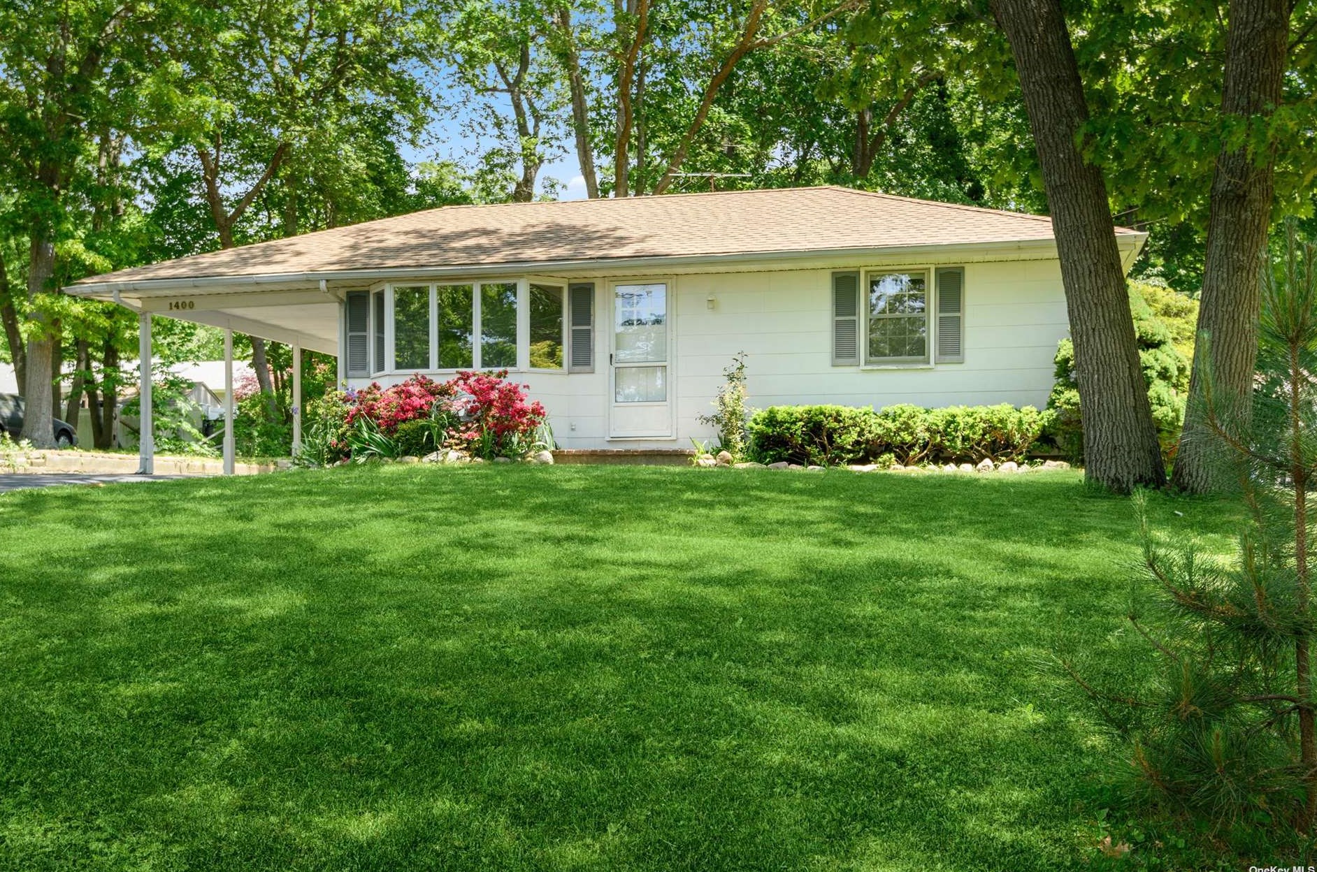 1400 Westview Dr, Mattituck NY  11952-2949 exterior