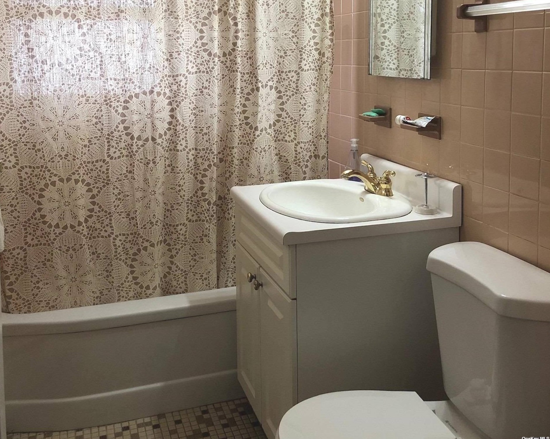 34 Shelter Ln, Plainedge NY  11756-1209 exterior