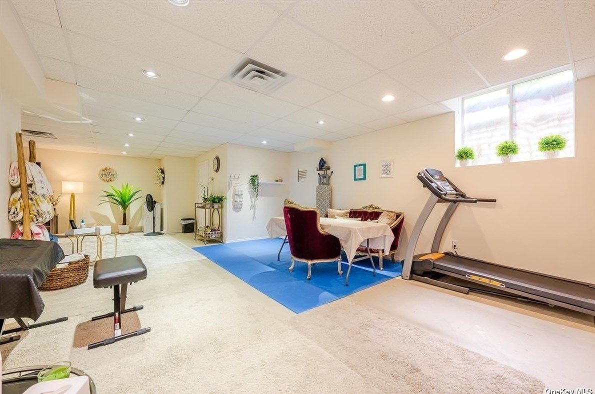 117 Parkway Dr, East Hills NY  11577-2707 exterior