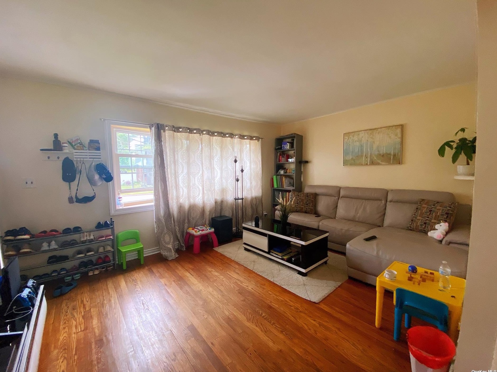 16 Aster Ave, North Merrick NY  11566-1104 exterior