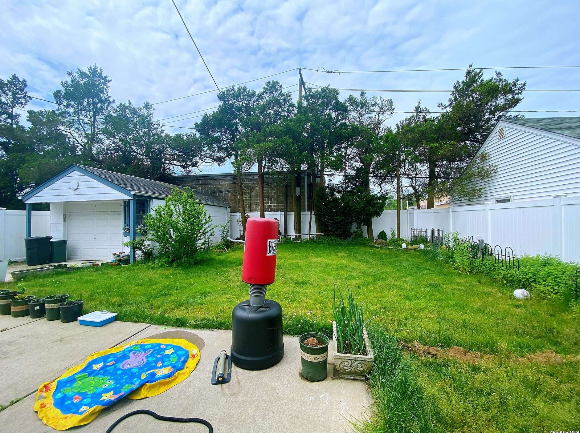 16 Aster Ave, North Merrick NY  11566-1104 exterior