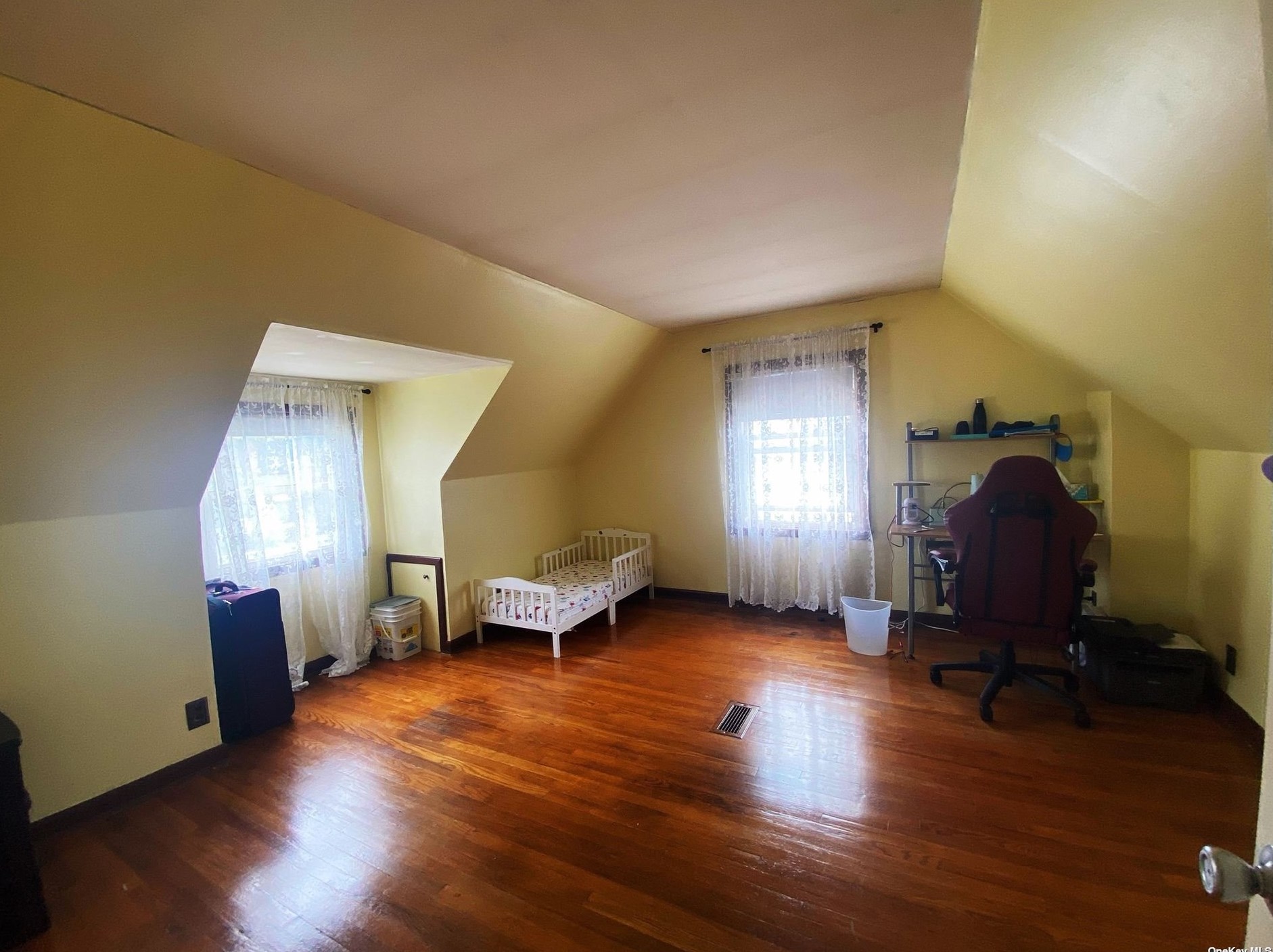 16 Aster Ave, North Merrick NY  11566-1104 exterior