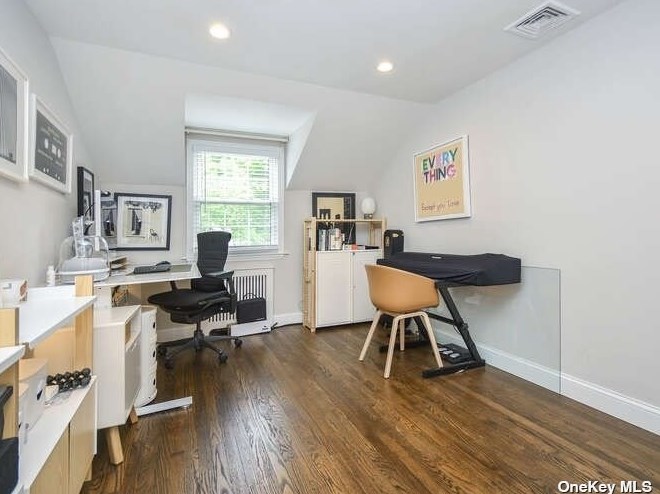 2 Plymouth Rd, Port Washington NY  11050-4313 exterior